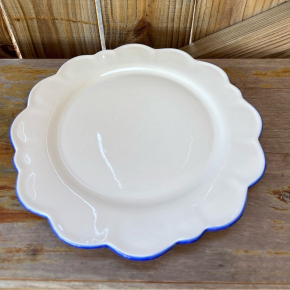 Williams Sonoma Aerin Garden Bouquet Blue Scalloped White Dinner Plate - Picture 4 of 8